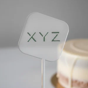 Cake topping in plexiglas